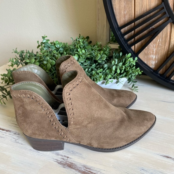 SODA Vegan suede booties size 8 - Picture 1 of 6